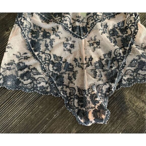 27- NWOT FREE PEOPLE Too Cute To Handle Nude Lace Bodysuit Cami Tank Top sz XS - Picture 3 of 7